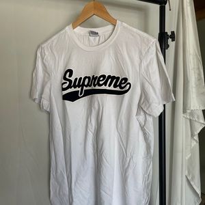 Supreme tshirt unisex